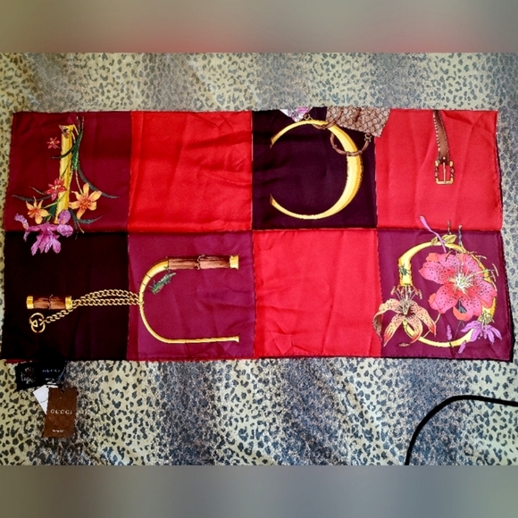 NWT Gucci Silk Scarf with box - Picture 7 of 13